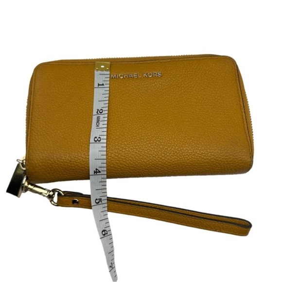 MICHAEL KORS Zipper Around Wallet - Picture 10 of 11